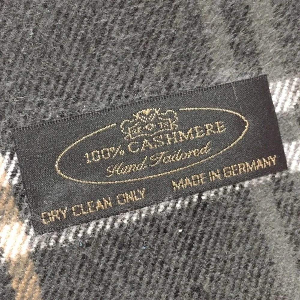 100% CASHMERE plaid fringed Made in Germany NWOT unisex